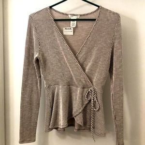 Cute L/S Top NWT. size Junior M